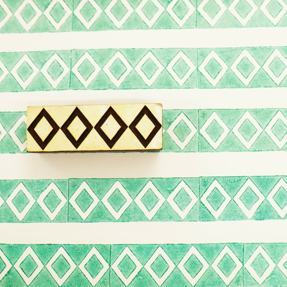 Solid Diamond Border