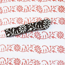  Flower & Paisley Border