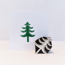  Small Detailed Spotty Christmas Tree