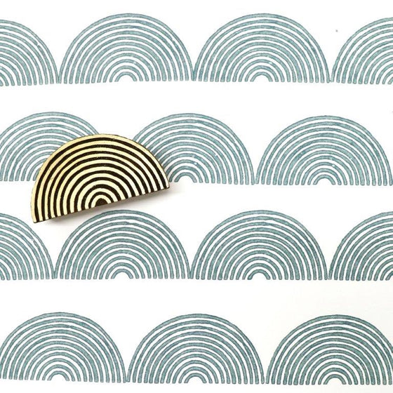 Thin Lined Half Circle - Medium